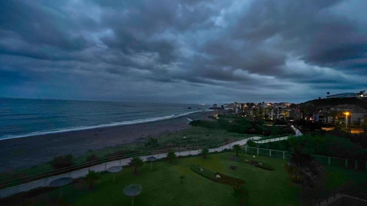 Exclusive Luxury Frontline Beach Penthouse Casares Del Mar - Estepona Buitenkant foto